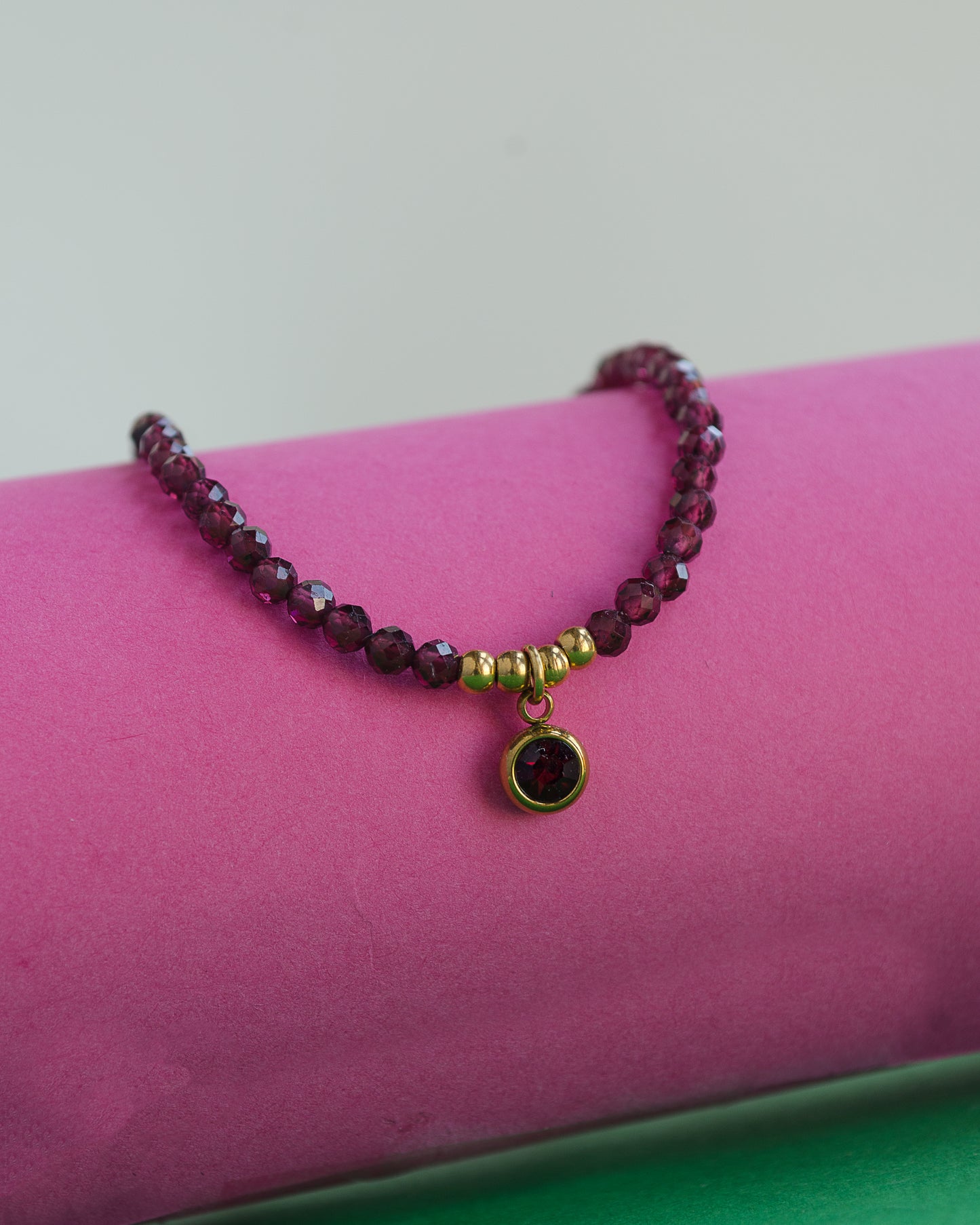 𝑪𝑶𝑳𝑳𝑨𝑵𝑨 𝑨𝑮𝑨𝑻𝑨 𝑹𝑶𝑺𝑺𝑨